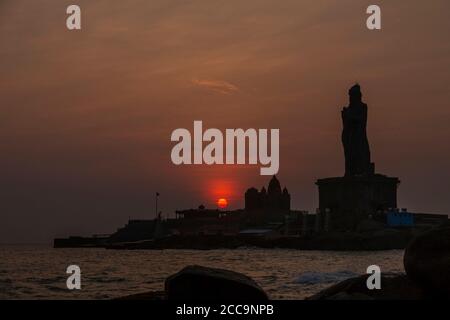 Alba sopra il mare Kanyakumari Comorin cape foto d'azione Foto Stock