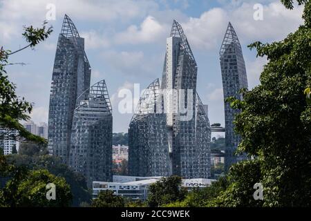 L'architettura dei riflessi a Keppel Bay offre uno scenario magnifico per le persone benestanti che desiderano vivere in modo diverso nel società Foto Stock