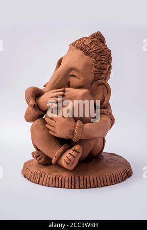 Casa fatto eco-friendly ganesha o ganpati idolo per ganesh Chaturthi o festival Foto Stock