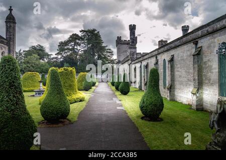 Parco a tema Alton Towers - i giardini Foto Stock