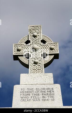 Ballantrae War Memorial a forma di croce celtica Foto Stock