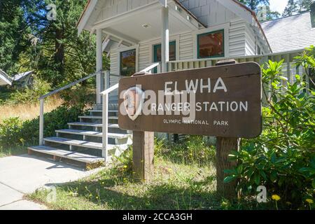 ELWHA , WASHINGTON, STATI UNITI - 21 luglio 2020: La stazione di Elwha Ranger all'interno del Parco Nazionale Olimpico di Washington rimane tagliata fuori dal veicolo accce Foto Stock