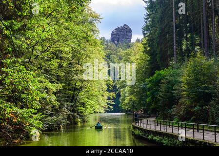 Lago Amselsee a Rathen in Sassonia Svizzera - formazione di arenaria, destinazione di viaggio in Germania Foto Stock