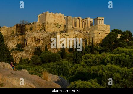 Il Partenone e l'antica Acropoli dalla collina di Aeropago nel centro di Atene - Foto: Geopix/Alamy Stock Photo Foto Stock