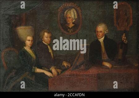 Wolfgang Amadeus Mozart con la sorella Maria Anna e il padre Leopoldo, sul muro un ritratto della madre defunta, Anna Maria. Museo: COLLEZIONE PRIVATA. Autore: ANONIMO. Foto Stock