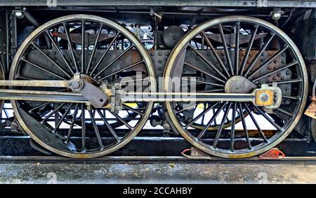 Set di guida di una locomotiva a vapore con ruote motrici e aste, Austria Foto Stock