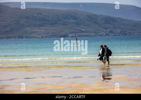 Una passeggiata lungo la costa ad ovest di Balnakeil Bay vicino Durness per esaminare le rocce carbonatiche del Durness Group. Foto Stock