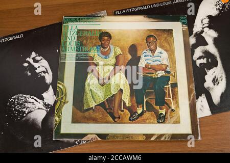 Dischi in vinile di Ella Fitzgerald e Louis Armstrong Foto Stock