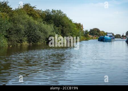 60m di lunghezza petroliera Exol orgoglio sulla strada da Rotherham di Goole e Hull passato la Strawberry Island Club in barca a Doncaster Foto Stock