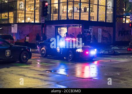 Seattle, USA 30 maggio 2020: In tarda serata saccheggi nella zona di westlake durante la protesta di George Floyd. Foto Stock