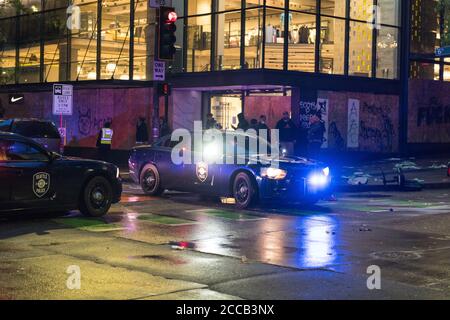 Seattle, USA 30 maggio 2020: In tarda serata saccheggi nella zona di westlake durante la protesta di George Floyd. Foto Stock