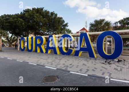 La statua di Curacao nel Parco della Regina Wilhelmina nella sezione di Punda di Willemstad, la capitale dell'isola caraibica di Curacao nei Paesi Bassi Anti Foto Stock