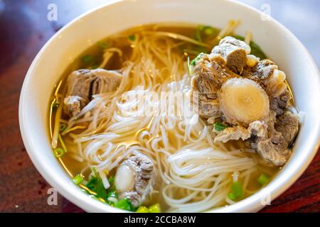 Primo piano di una ciotola di delizioso Oxtail Pho a Las Vegas, Nevada Foto Stock