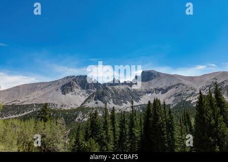 Vista soleggiata del bellissimo Wheeler Peak al Great Basin National Park, Nevada Foto Stock