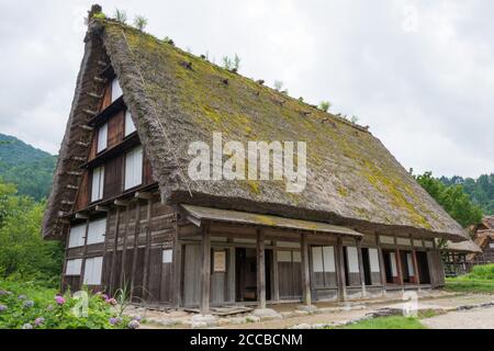 Gifu, Giappone - Antica Casa di famiglia Nakano Yoshimori al Museo all'aperto Gasshozukuri Minkaen di Shirakawago, Gifu, Giappone. Foto Stock