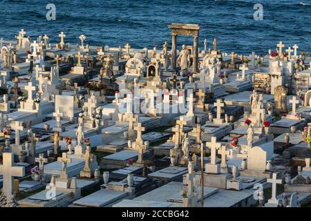 Il Cimitero di Maria Maddalena de Pazzis vicino all'oceano, fuori dalle mura della città vecchia di San Juan, Puerto Rico, e vicino al Castillo San Felipe del Morro Foto Stock