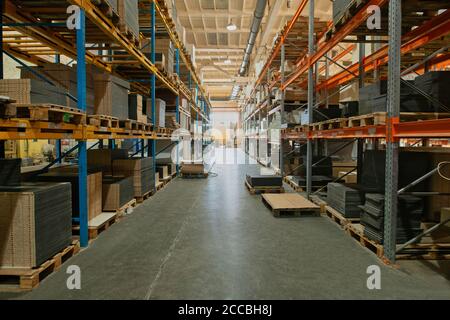 Enorme magazzino interno in fabbrica Foto Stock