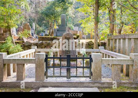 Yae Neesima (Niijima Yae) Gravesite al Cimitero di Doshisha a Kyoto, Giappone. Niijima Yae (1845-1932) è stata una donna giapponese guerriera, infermiera e studiosa. Foto Stock