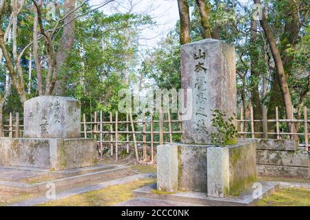 Tomba di Yamoto Kakuma al cimitero di Doshisha a Kyoto, Giappone. Yamoto Kakuma (1828-1892) è stato un samurai giapponese, educatore e politico. Foto Stock