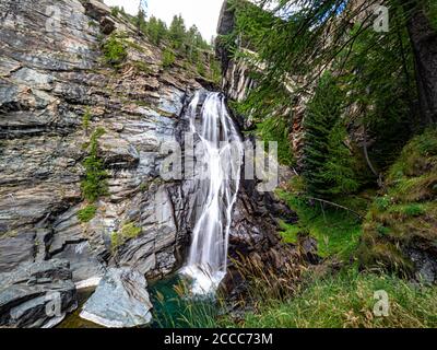 Cascata di Lillaz nel Parco Nazionale del Gran Paradiso Foto Stock