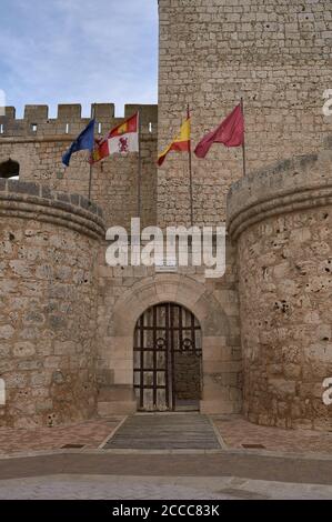 PORTILLO, SPAGNA - Mar 01, 2020: Immagine del castello di Portillo. Castello situato nella provincia di Valladolid, Castilla y Leon, Spagna. Foto Stock