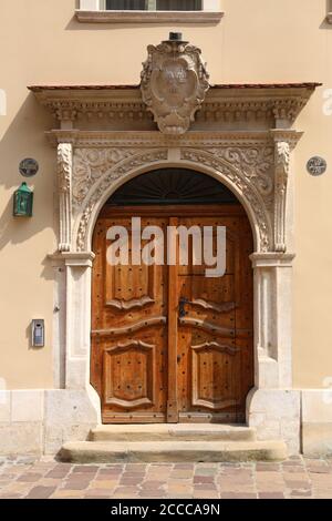 Cracovia. Cracovia. Polonia. Ingresso in stile rinascimentale al Palazzo Florian z Mokrsk in via Kanonicza. Foto Stock