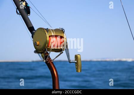 Mulinello per pesca d'altura su una barca Foto Stock