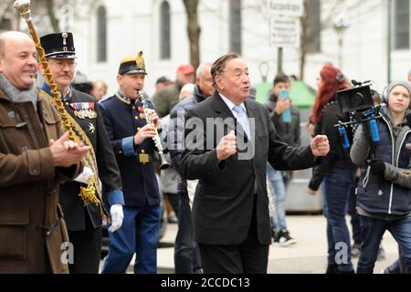 I Lugners iniziano come 'prima coppia d'Austria' la vostra campagna presidenziale a Vienna accompagnata dalla band 'German Master'. Vienna, Austria. 5 marzo 2016. L'immagine mostra Richard Lugner. Foto Stock