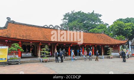 Un padiglione al Tempio della Letteratura o Tempio della Cultura, un Tempio di Confucio ad Hanoi, nel nord del Vietnam, nel sud-est asiatico Foto Stock