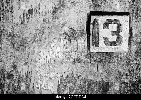 bianco e nero venerdì 13 horror sfondo con copia spazio Foto Stock