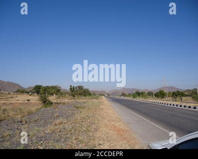 paesaggio del deserto del thar sulla strada per kumbhalgarh Foto Stock