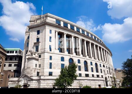 Londra, Regno Unito, 13 luglio 2013 : Unilever House è un edificio Art Deco degli anni 30 a Victoria Embankment che si affaccia sul Tamigi Foto Stock