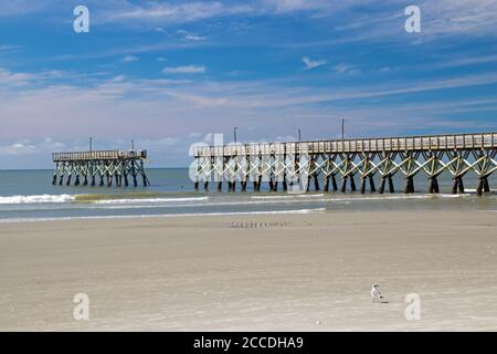 Molo danneggiato dall'uragano Isaias a North Myrtle Beach, South Carolina Foto Stock