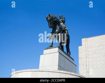 Monumento nazionale sulla collina Vitkov, Zizkov, Praga, Repubblica Ceca / Czechia - statua equestre di Jan Zizka, leggenda, eroe famoso e guerriero medievale. Foto Stock