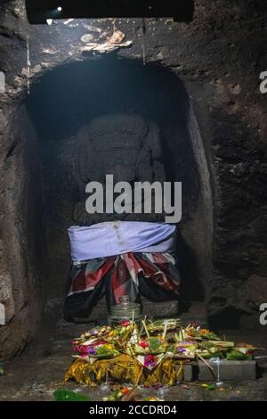 Goa Gajah, o Grotta dell'Elefante, si trova sull'isola di Bali vicino a Ubud, in Indonesia. Costruito nel 9 ° secolo, anche se le origini esatte del cav Foto Stock