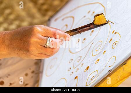 Batik è una tecnica tradizionale balinese di tintura cerata-resistente applicata a stoffa intera. Questa tecnica è nata da Java ma è diventata popolare Foto Stock