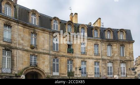 Bordeaux, splendida città francese, edifici tipici nel centro Foto Stock