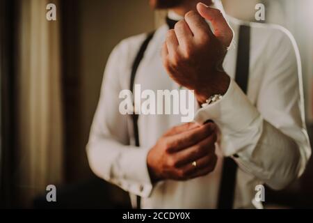 Uomo, vestito da festa, vestito, cravatta di prua, Foto Stock