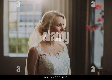 Sposa felice Foto Stock