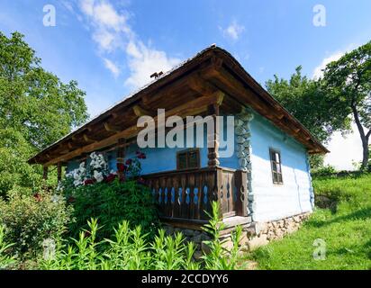 Uzhhorod, Ungwar, Museo di architettura e vita folcloristica, casa tradizionale dai villaggi di Zakarpattia (Carpazi) in Transcarpazi o Foto Stock