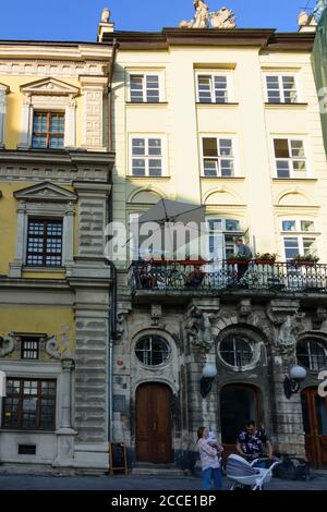 Lviv (Lwew, Lemberg), Palazzo Bandinelli e Casa della famiglia Wilczek in piazza Rynok (piazza del mercato) a Lviv Oblast, Ucraina Foto Stock