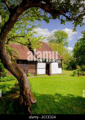 Uno degli annessi che fanno parte del Blue Idol, la casa d'incontro Quaker vicino a Billingshurst, West Sussex. Foto Stock