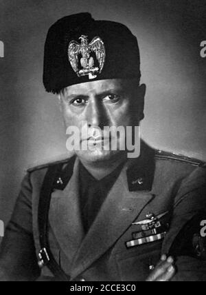 Benito Amilcare Andrea Mussolini (1883-1945), dittatore fascista italiano, in uniforme. Foto c.1930 Foto Stock