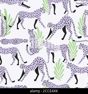 Motivo senza cuciture con ghepardi viola chiaro di gatto grandi esotici disegnati a mano, con foglie tropicali su sfondo bianco. Illustrazione vettoriale piatta colorata Illustrazione Vettoriale
