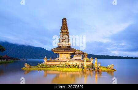 Pura Ulun Danau, Lago Bratan, Bali Foto Stock