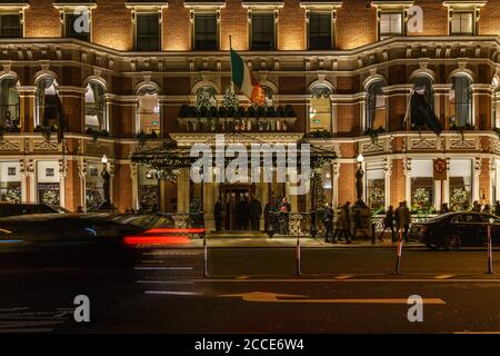 Dublino, Irlanda - 7 dicembre 2017: Hotel a cinque stelle The Shelbourne Dublin, UN hotel rinascimentale a St. Stephen's Green, Dublino, Irlanda Foto Stock