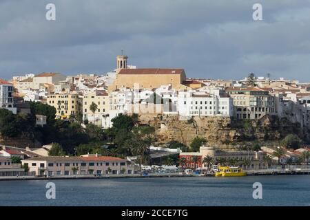 Porto e chiesa di Santa Maria, Mao, Mahon, Minorca Foto Stock