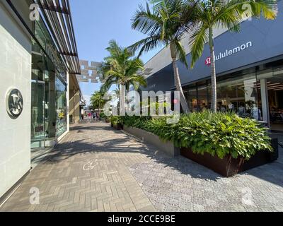 Centro commerciale UTC Westfield presso l'University Town Center. Centro commerciale all'aperto con catene di negozi e ristoranti di lusso. La Jolla, San Diego, California, Stati Uniti. 15 agosto 2020 Foto Stock