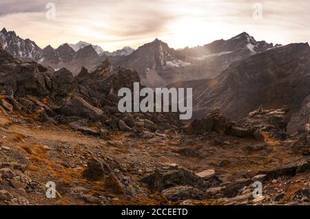 Splendida vista dal monte Gokyo Ri, al tramonto Foto Stock