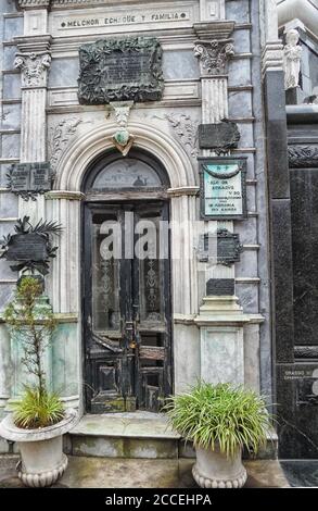 La Recoleta Cimitero Spagnolo: Cementerio de la Recoleta , un cimitero a Buenos Aires, Argentina. Foto Stock